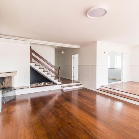 Casa de condomínio à venda com 355m², 3 quartos e 2 vagas Casa de condomínio à venda com 355m², 3 quartos e 2 vagasSala