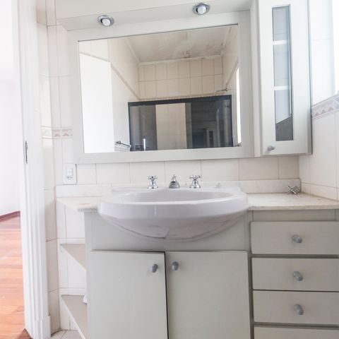 Casa de condomínio à venda com 355m², 3 quartos e 2 vagas Casa de condomínio à venda com 355m², 3 quartos e 2 vagasBanheiro da Suíte