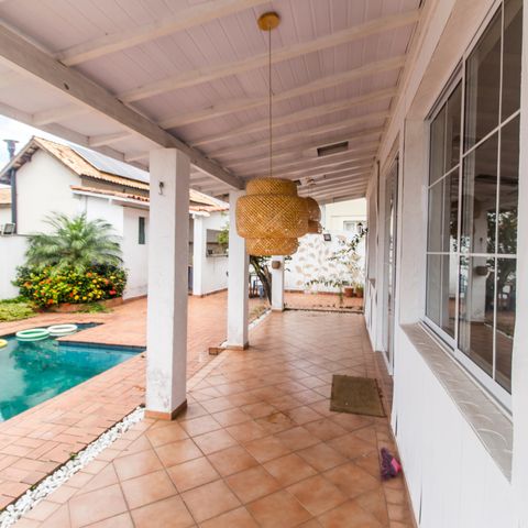 Casa de condomínio à venda com 355m², 3 quartos e 2 vagas Casa de condomínio à venda com 355m², 3 quartos e 2 vagasVaranda