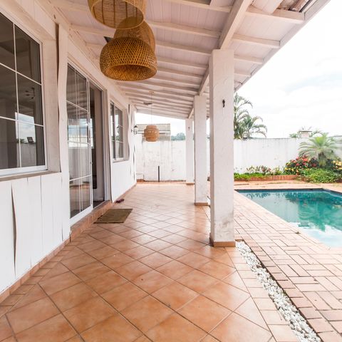 Casa de condomínio à venda com 355m², 3 quartos e 2 vagas Casa de condomínio à venda com 355m², 3 quartos e 2 vagasVaranda