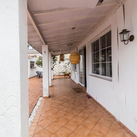 Casa de condomínio à venda com 355m², 3 quartos e 2 vagas Casa de condomínio à venda com 355m², 3 quartos e 2 vagasVaranda
