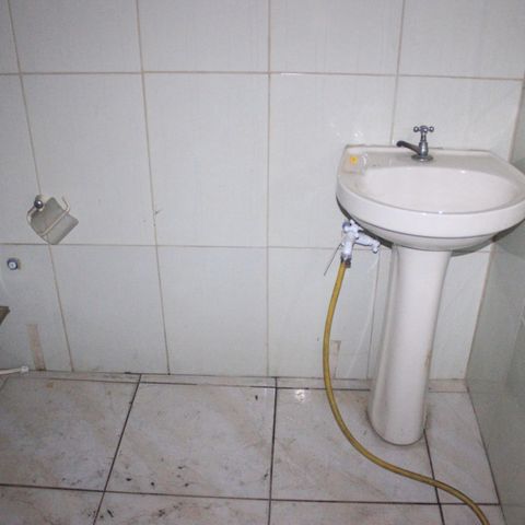 Casa à venda com 350m², 6 quartos e 2 vagasBanheiro da garagem