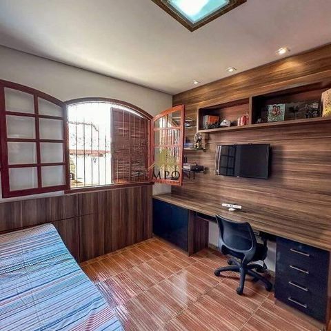 Casa à venda com 246m², 4 quartos e 6 vagas