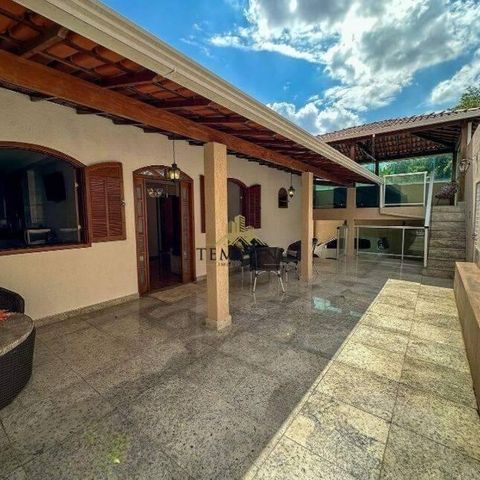 Casa à venda com 246m², 4 quartos e 6 vagas