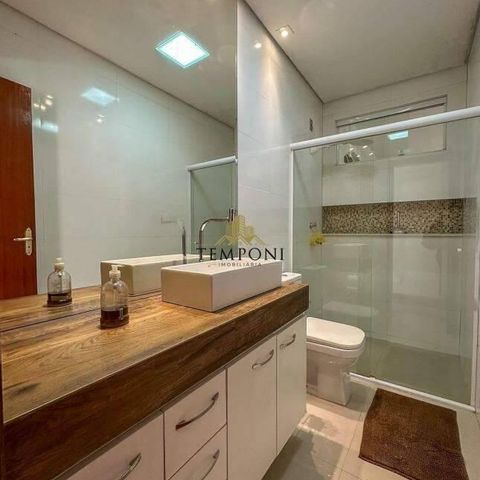 Casa à venda com 246m², 4 quartos e 6 vagas