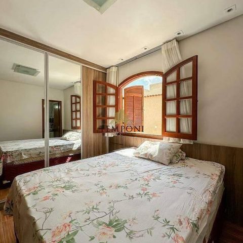 Casa à venda com 246m², 4 quartos e 6 vagas