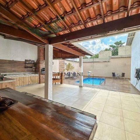 Casa à venda com 246m², 4 quartos e 6 vagas