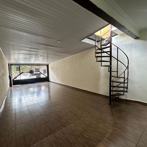 Casa à venda com 260m², 3 quartos e 4 vagasGaragem