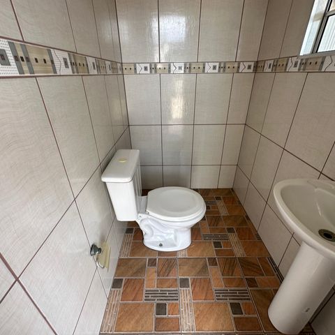 Casa à venda com 260m², 3 quartos e 4 vagasBanheiro de Serviço