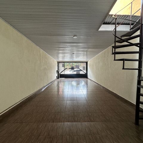 Casa à venda com 260m², 3 quartos e 4 vagasGaragem