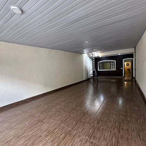 Casa à venda com 260m², 3 quartos e 4 vagasGaragem