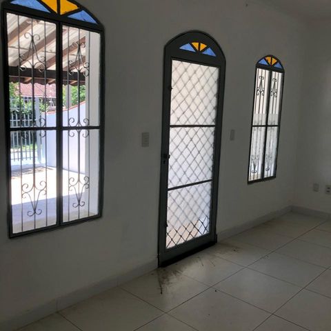 Casa à venda com 160m², 3 quartos e 4 vagas