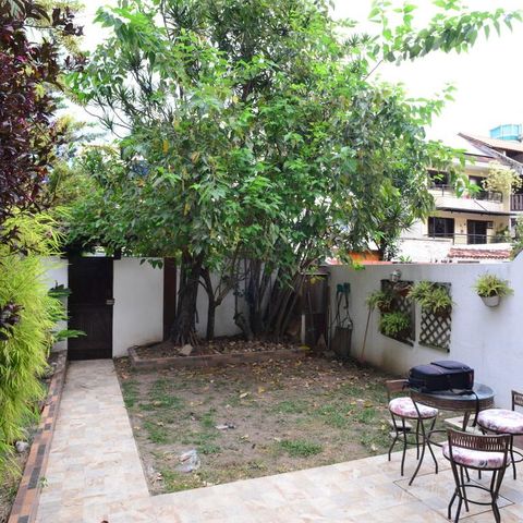 Casa de condomínio à venda com 250m², 3 quartos e 2 vagas Casa de condomínio à venda com 250m², 3 quartos e 2 vagasJardim/Quintal