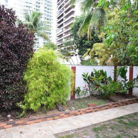 Casa de condomínio à venda com 250m², 3 quartos e 2 vagas Casa de condomínio à venda com 250m², 3 quartos e 2 vagasJardim/Quintal