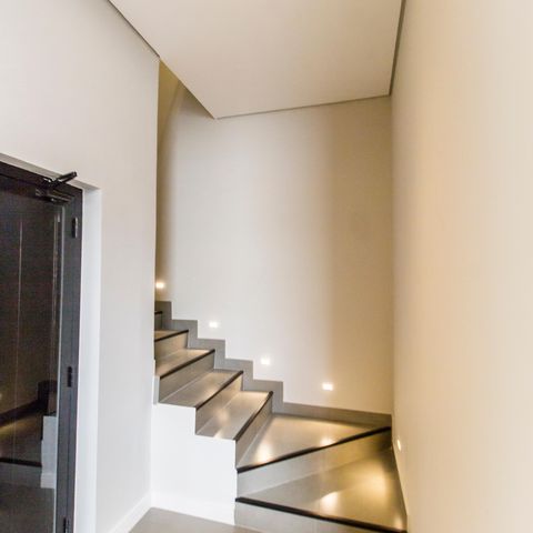 Casa de condomínio à venda com 542m², 6 quartos e 6 vagasEscada
