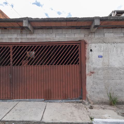 Casa para alugar com 300m², 2 quartos e 2 vagas Casa para alugar com 300m², 2 quartos e 2 vagasFachada