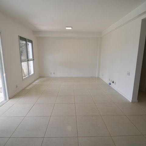 Casa de condomínio para alugar com 220m², 3 quartos e 4 vagasSala 1