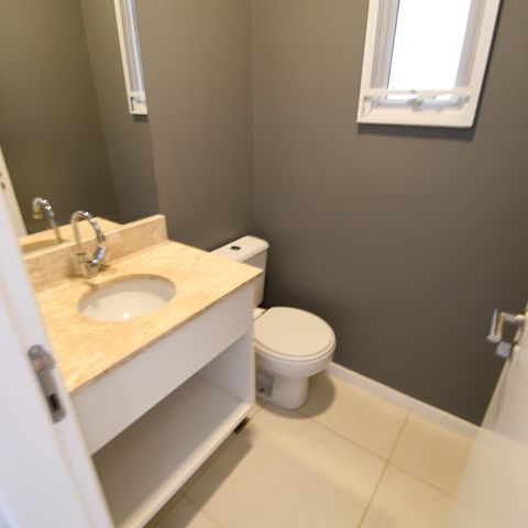 Casa de condomínio para alugar com 220m², 3 quartos e 4 vagasLavabo