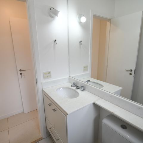Casa de condomínio para alugar com 220m², 3 quartos e 4 vagasBanheiro Suíte 2