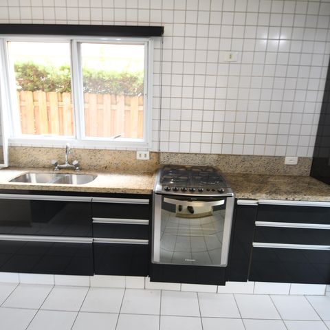 Casa de condomínio para alugar com 220m², 3 quartos e 4 vagasCozinha
