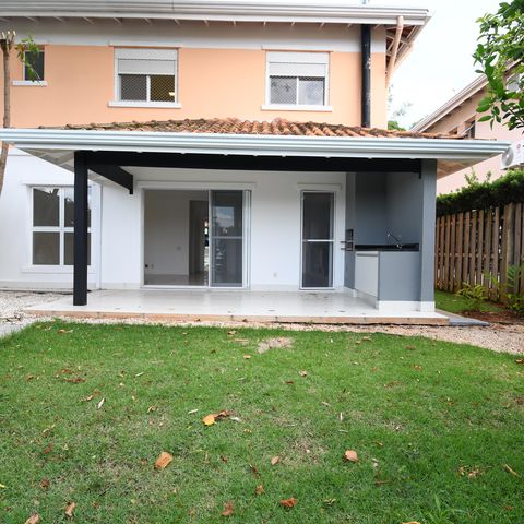 Casa de condomínio para alugar com 220m², 3 quartos e 4 vagasJardim