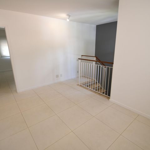 Casa de condomínio para alugar com 220m², 3 quartos e 4 vagasSala 2