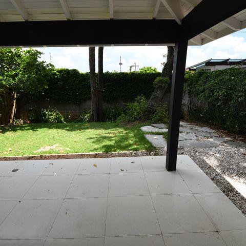 Casa de condomínio para alugar com 220m², 3 quartos e 4 vagasSala 1 - Vista