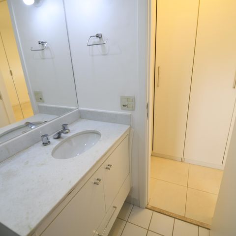Casa de condomínio para alugar com 220m², 3 quartos e 4 vagasBanheiro Suíte 3