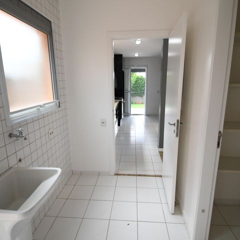Casa de condomínio para alugar com 220m², 3 quartos e 4 vagasÁrea de Serviço