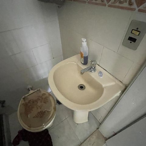 Casa para alugar com 300m², 4 quartos e 5 vagasBanheiro