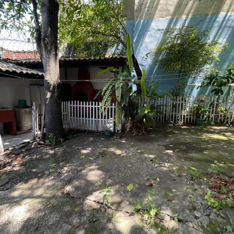 Casa para alugar com 300m², 4 quartos e 5 vagasQuintal
