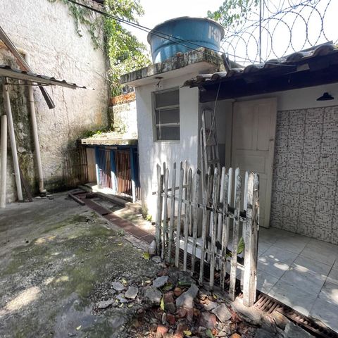 Casa para alugar com 300m², 4 quartos e 5 vagasQuintal
