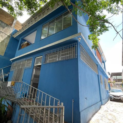Casa para alugar com 300m², 4 quartos e 5 vagasFachada