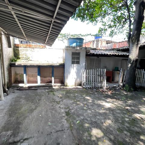 Casa para alugar com 300m², 4 quartos e 5 vagasQuintal