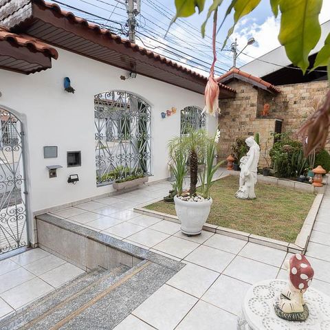 Casa à venda com 280m², 4 quartos e 8 vagasQuintal