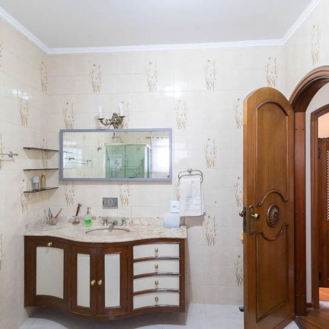 Casa à venda com 280m², 4 quartos e 8 vagasBanheiro da Suíte