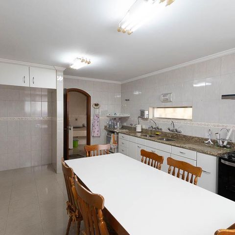 Casa à venda com 280m², 4 quartos e 8 vagasCozinha - Armários