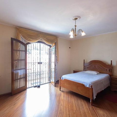 Casa à venda com 280m², 4 quartos e 8 vagasSuite 