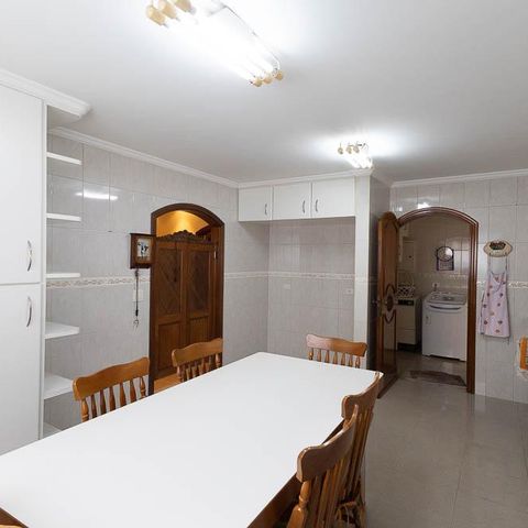 Casa à venda com 280m², 4 quartos e 8 vagasCozinha - Armários