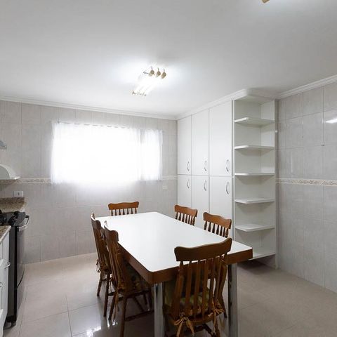Casa à venda com 280m², 4 quartos e 8 vagasCozinha - Armários