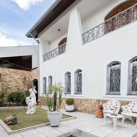 Casa à venda com 280m², 4 quartos e 8 vagasQuintal