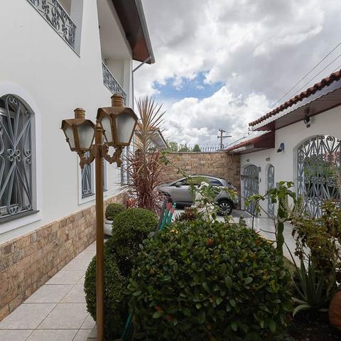 Casa à venda com 280m², 4 quartos e 8 vagasGaragem / Jardim