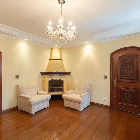 Casa à venda com 280m², 4 quartos e 8 vagasSala 1