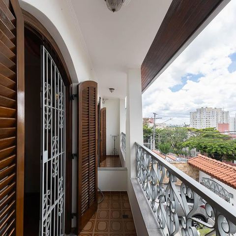 Casa à venda com 280m², 4 quartos e 8 vagasVaranda 