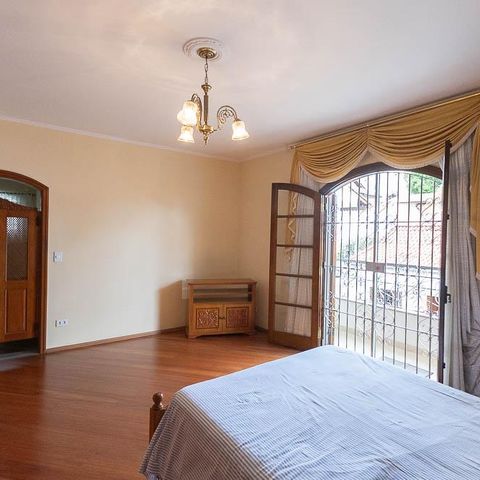 Casa à venda com 280m², 4 quartos e 8 vagasSuite 