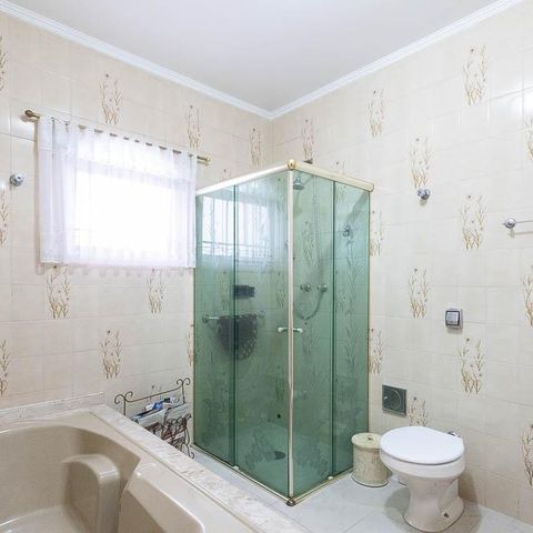 Casa à venda com 280m², 4 quartos e 8 vagasBanheiro da Suíte