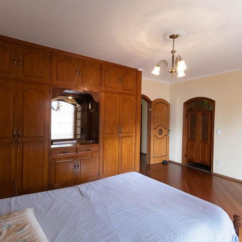Casa à venda com 280m², 4 quartos e 8 vagasSuite 