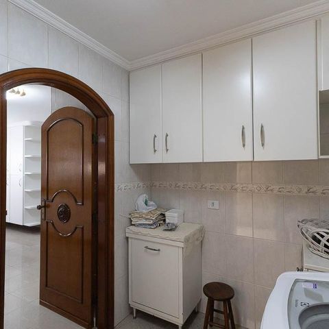 Casa à venda com 280m², 4 quartos e 8 vagasÁrea de Serviço