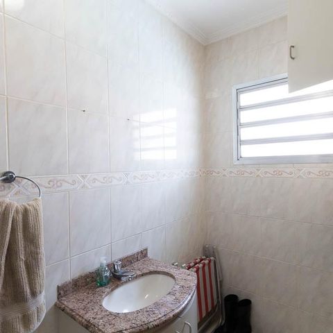 Casa à venda com 280m², 4 quartos e 8 vagasBanheiro 4