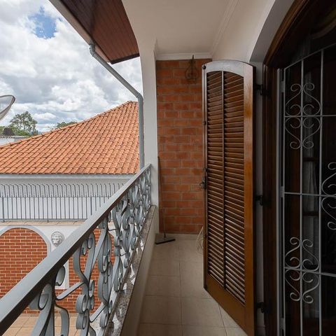 Casa à venda com 280m², 4 quartos e 8 vagasVaranda 